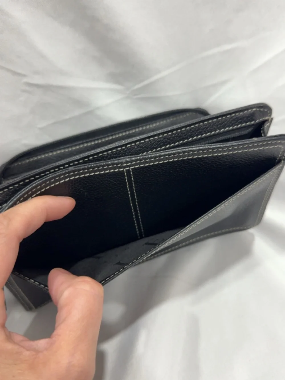 Levenger Majorca Black Leather Zip Wallet
